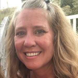 Meet your Posher, Lorie